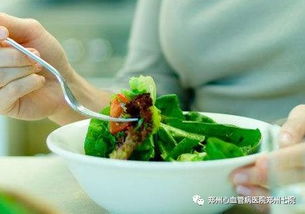 年轻女子发现：多年前的饮食习惯引发20厘米活虫，原因是什么？