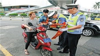 海口一女子骑电动车被交警强力拽下事件引发关注，海口交警回应详细情况