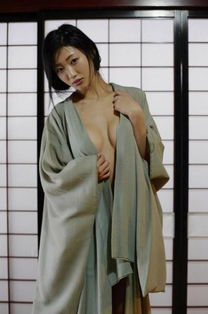 日本著名美女因巨额广告曝光陷信任危机，丈夫性生活频遭曝光50万美元疑被公之于众