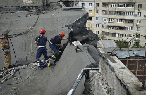 俄罗斯袭击敖德萨: 造成至少5死32伤

优化后的
莫斯科发生袭击事件，已致多人伤亡，已有5人死亡，32人受伤