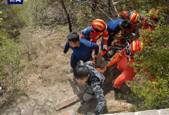 山西恒山落石事件：大石头伴随小石头滚下，以为是打雷，造成5死5伤