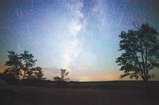 夜间星辰：探索流星雨背后的颜色之谜