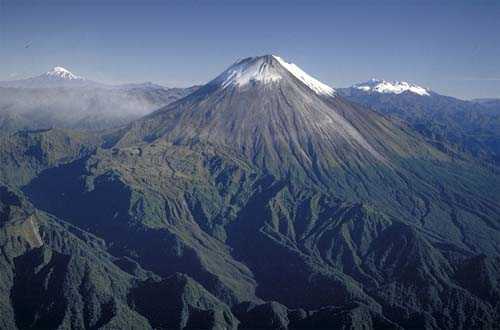 厄瓜多尔桑盖火山连续两天喷发上千次，科学家担忧可能引发山体滑坡和地震