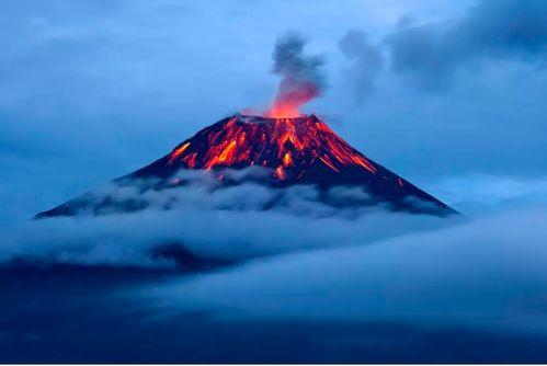 厄瓜多尔桑盖火山连续两天喷发上千次，科学家担忧可能引发山体滑坡和地震