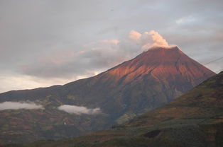 厄瓜多尔桑盖火山连续两天喷发上千次，科学家担忧可能引发山体滑坡和地震