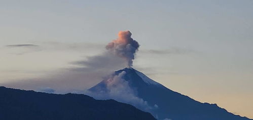 厄瓜多尔桑盖火山连续两天喷发上千次，科学家担忧可能引发山体滑坡和地震