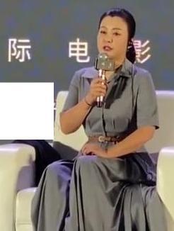 太让人心烦的吊灯与沙发：静对郝蕾背后的冷血对决