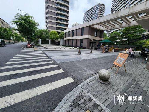 外卖员质疑豪宅小区：3个门仅对外卖开放1个