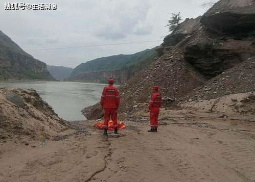 海南陵水：水库4人落水，仍在搜救中

此标题简洁明了地传达了事件的主要信息，即海南陵水发生了一起水库内有人落水的情况，但县应急管理局正在全力进行搜救。该标题也足够吸引读者的注意力，并清楚地表明了事件的紧迫性。