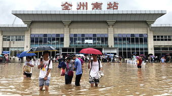 钦州市遭受强降雨引发严重内涝 教育部门被迫暂停多所学校的课程