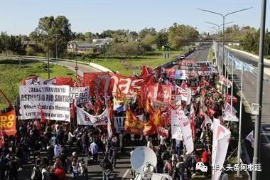 全国交通瘫痪，阿根廷总统再次发起半年罢工挑战