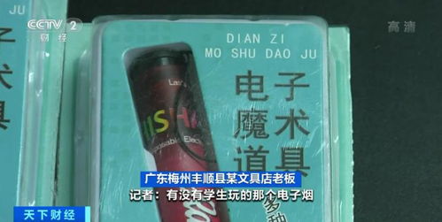 安康一文具店因售卖小学生用的注射器玩具被投诉，市监局已经要求下架，并将对相关店铺进行调查

这个题目简洁明了，突出了事件的核心问题——小学生使用注射器玩具的问题，同时也让读者对事件有初步了解。同时，通过市监局的介入，增加了新闻的权威性和严肃性。