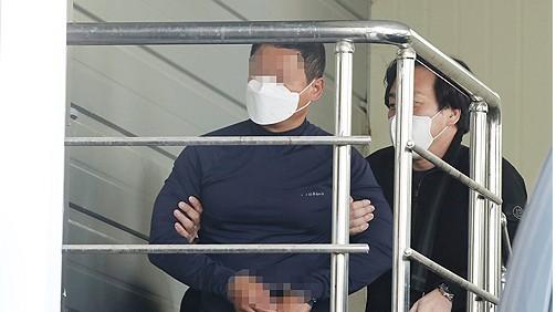 韩国一视频博主在法院前遭刺杀，直播期间遇害警方已逮捕凶手