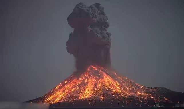 火山爆发再次肆虐！高度达5千米的火山灰柱肆虐全球网络