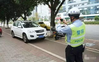 涉嫌违法逼停私家车，两地交警部门正核实其行为