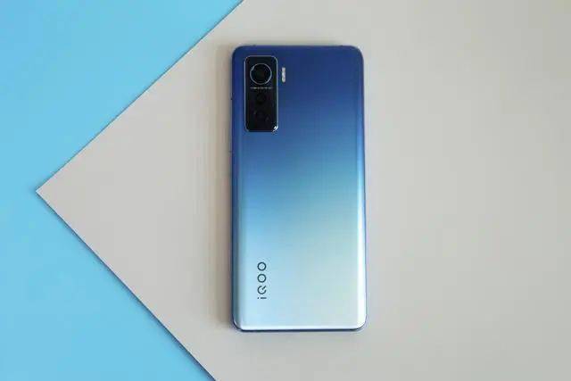 价廉物美：iQOO Neo9S Pro，直屏旗舰之王等待您的选择！