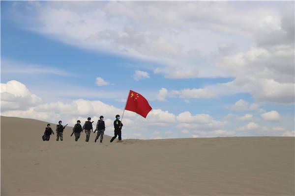 探寻《我的阿勒泰》背后的权力欲：一个女人的网络世界探索