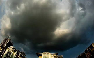 夜幕降临：四川省即将迎来雷雨天气，揭秘初夏强对流天气的原因