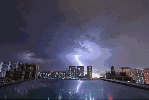 夜幕降临：四川省即将迎来雷雨天气，揭秘初夏强对流天气的原因