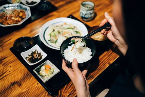 注意！晚餐定时吃饭能降低脑出血风险高达44%，教你如何打造健康餐桌