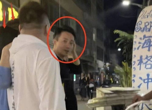 张兰直播间的复仇剧情：穿牛仔短裤内涵上俊晔，裤裆包事件背后的真相