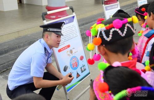 从小帮助少数民族孩子办理上网卡，意义重大!