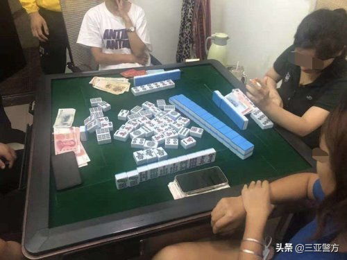 深度揭示两起深夜麻将事件，原因竟是因长时间打牌赌博。警方呼吁谨慎驾车