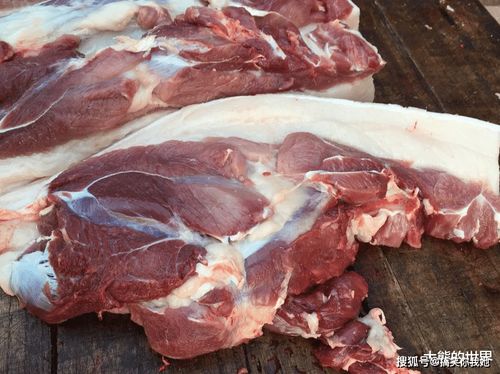 梦见猪肉的预兆：好还是坏？如何解读？