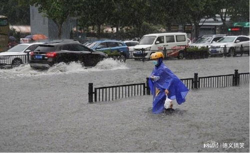 宜宾多个地方遭特大暴雨袭击：酒店玻璃门破裂、彩钢瓦飞散造成道路中断