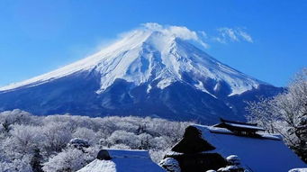 富士山罗森游客暴增引发当地不满：黑幕遮挡现象日益严重