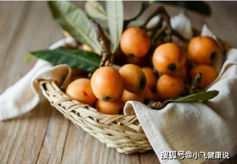 健康小站：解答夏季吃枇杷对咳嗽的影响及食疗方法