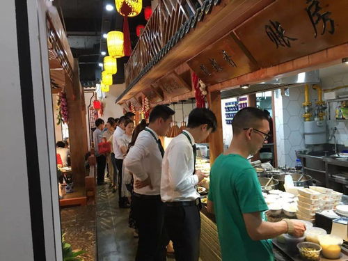 夏日高温下，杭州市民陷入深夜加班食堂困扰