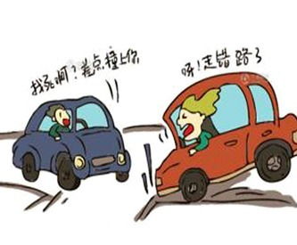 惊人之举：孩子落水，司机紧急刹车，毫不犹豫纵身跳下救出小生命