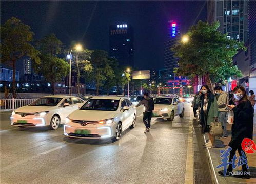 上海女子深夜打网约车回家遇司机的题目已经非常准确和简洁地概括了这个事件。然而，如果要让这个标题更具有吸引力和传播力，可以尝试以下一些改写：

1. 震惊！出租车司机一夜之间侵犯女子？
2. 网约车女乘客深夜遭遇性侵案：警方介入调查
3. 神秘男子在凌晨驾驶网约车追击女乘客，有无犯罪记录成未知数
4. 女乘客深夜打车回家疑遭司机猥亵，曹魏出行称已封号

以上都是从不同角度对事件进行了描述，并且每个标题都具有一定的信息量，能够引起读者的好奇心和阅读欲望。同时，使用主动语态可以使标题更具感染力，更能吸引读者的眼球。