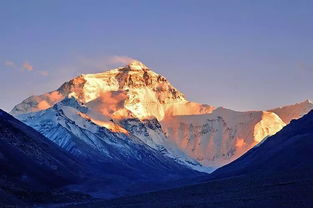 珠穆朗玛峰并非地球最高点，为什么难有超过1万米海拔的山峰？

这里有一个更简洁的版本：

珠峰≠世界最高峰：揭秘其无法逾越的高度限制

在这个版本中，我直接强调了珠穆朗玛峰的真实身份，并通过提问的方式引导读者思考其不能突破1万米海拔的原因。这种标题设计既清晰又具有启发性。