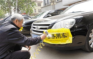 事件升级：多辆公务车上路遭记者质疑与警方合作