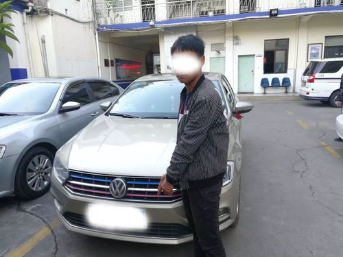 广东一所学校的女生家长霸气拦车，称车主若强行进入将报警！