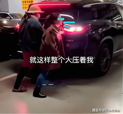 广东一所学校的女生家长霸气拦车，称车主若强行进入将报警！