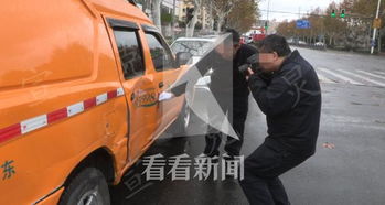 警方通报：乘客抢夺公交车方向盘事件：公共交通纠纷引警方通报：乘客因公交费用问题与司机产生争执致公交车失控 - 公交车上发生的事件引发警方关注