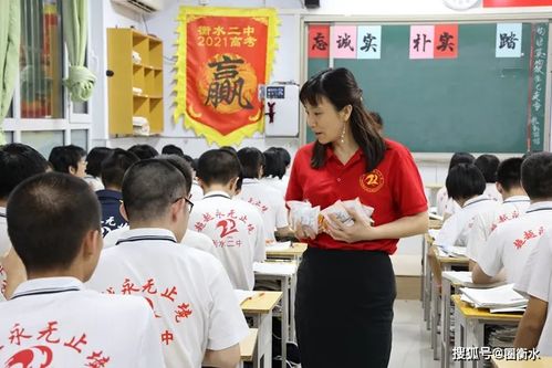 孟美岐给高考学子送上祝福：‘金榜题名’是否真有那么重要？