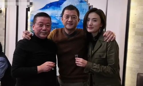 李亚鹏携全家回新疆，海哈金喜同框出镜，展现家庭和睦与和谐美满