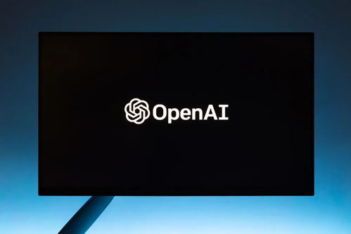 OpenAI宣布成功获得4.5亿美元融资，凸显其在AI领域的领先地位；英伟达、思科参与投资，AI热潮持续升温。