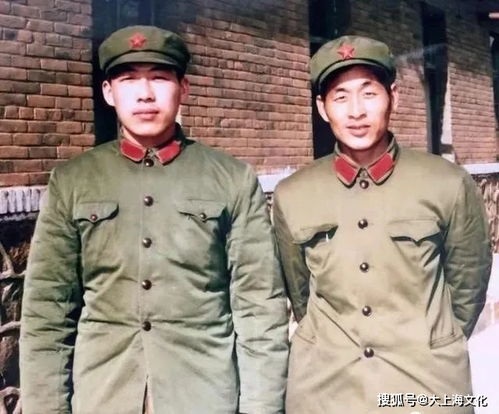 敌方将领暗示穿错服装: 我军士兵指向军官高呼他穿的是我们的师长鞋