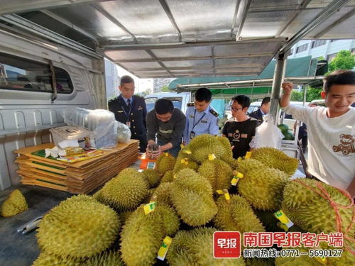 南宁游客称购买18斤榴莲后复秤只有8斤多，摊贩大喊快来打我啊引发警报