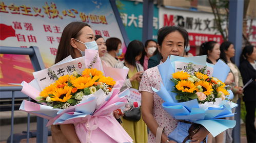 2024年中国高考首日，给考生及家长带来旗袍祝福——寓意‘旗开得胜’的服装文化