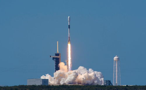 SpaceX预估在9.5小时内发射20颗星链卫星，引领新一轮太空竞赛热潮