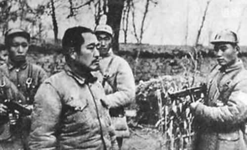 1949年，在紧要关头，解放军找到俘虏却无人知其名的行动瞬间被记忆深刻