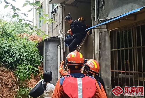 海南保亭通报：25人徒步被困，当地紧急救援行动进行中