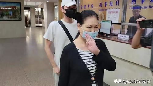 张兰直播卖牛仔包，女婿赚钱不易：S妈照顾丈夫忙碌而无怨言，两场销售均未超过十万元

成功售出两件牛仔包！张兰与女婿奋斗不易，却笑对生活的甜蜜时刻