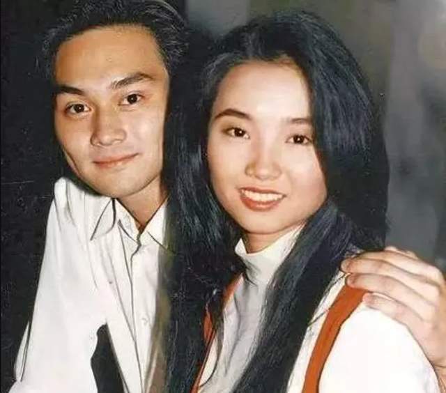 港星内地商演月赚百万：与丈夫结婚21年未领证，大儿子已成20岁男子